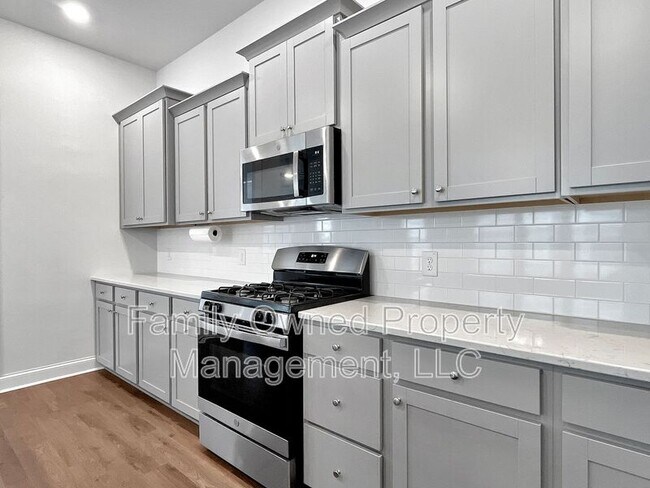 Building Photo - 420 W Respite Ln