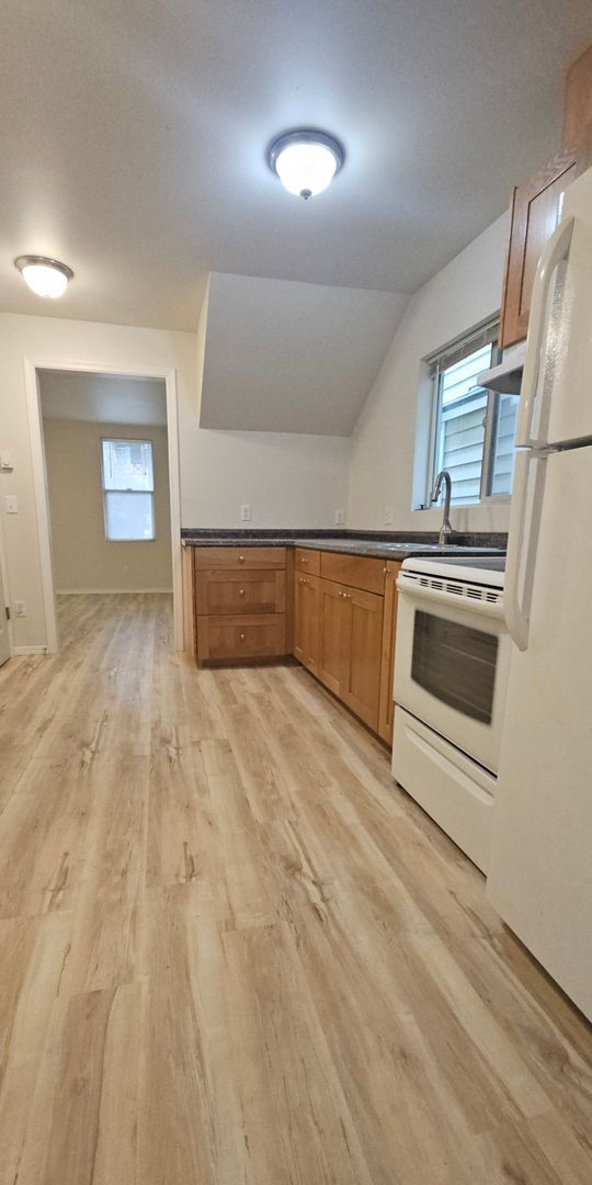 Building Photo - Newly Renovated Duplex in CID