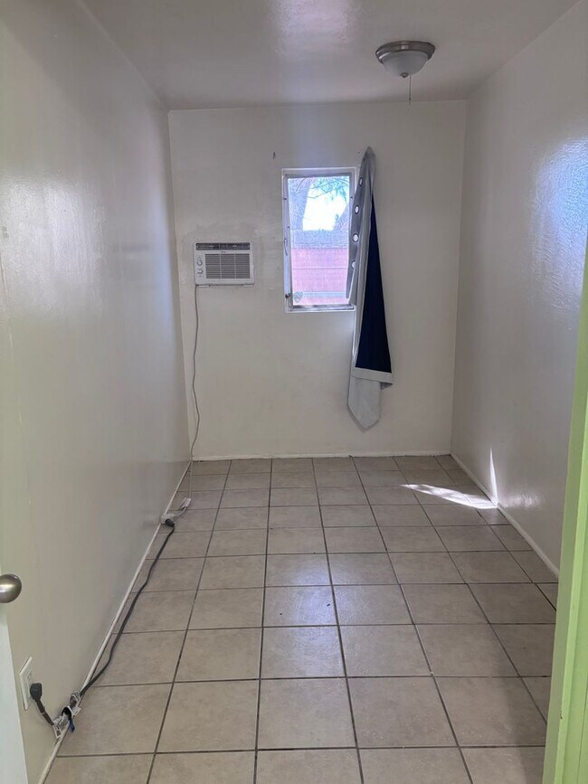 Building Photo - * Acoma (Lease Only)