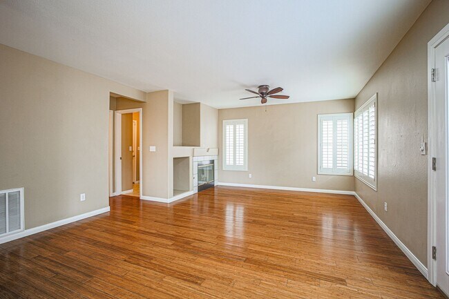 Building Photo - BEAUTIFUL 3 BD HOME LOCATED IN THE HEART O...