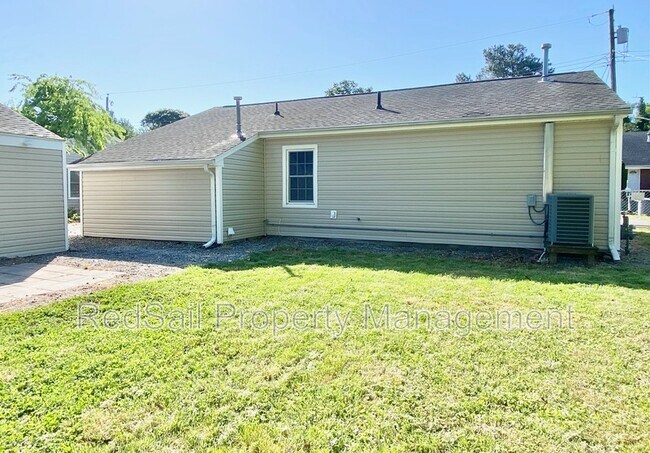 Building Photo - 109 Peachtree Ln
