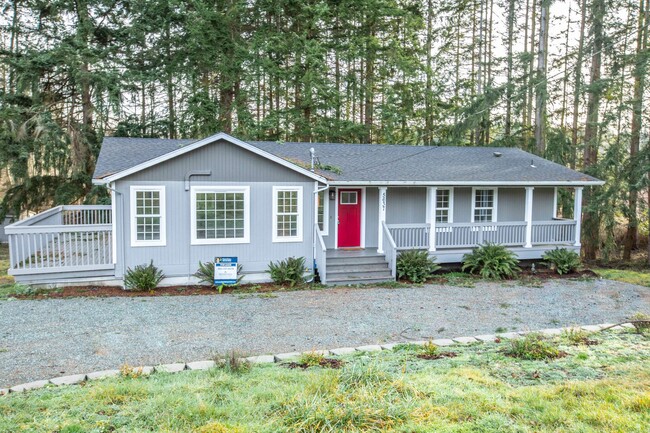 Primary Photo - Beautifully, Remodeled Home In Freeland!