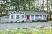 Building Photo - Beautifully, Remodeled Home In Freeland!