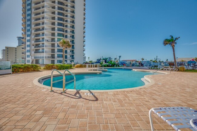 Building Photo - Direct Oceanfront Furnished Condo with Bre...