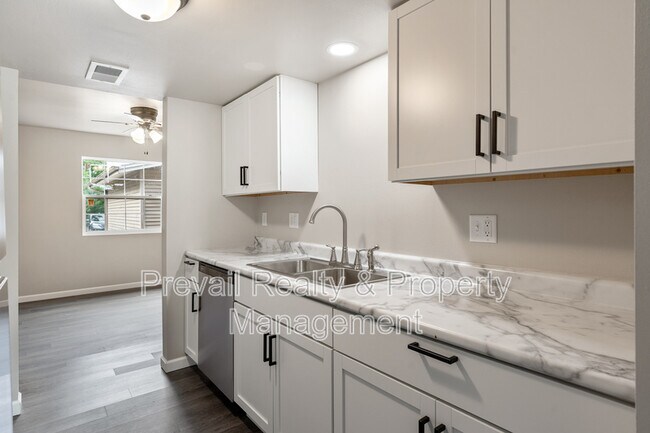 Building Photo - 4412 Pepper Dr