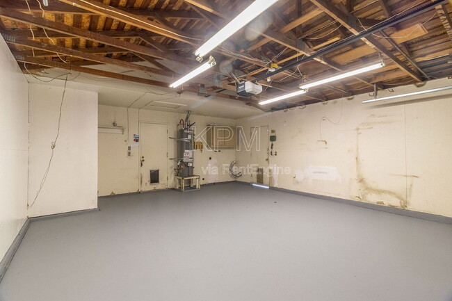 Building Photo - 9717 Treetop Dr