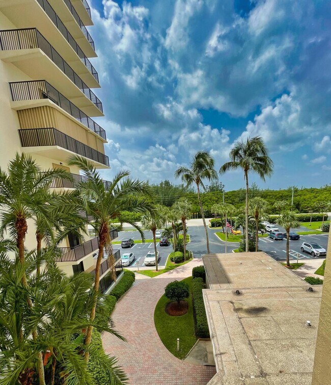 Building Photo - 10044 S Ocean Dr