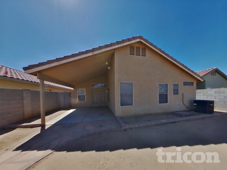 Building Photo - 10446 W Orange Dr