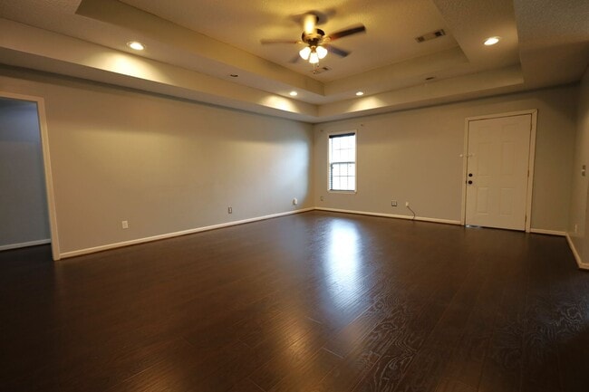 Building Photo - 93 Slosh Ln