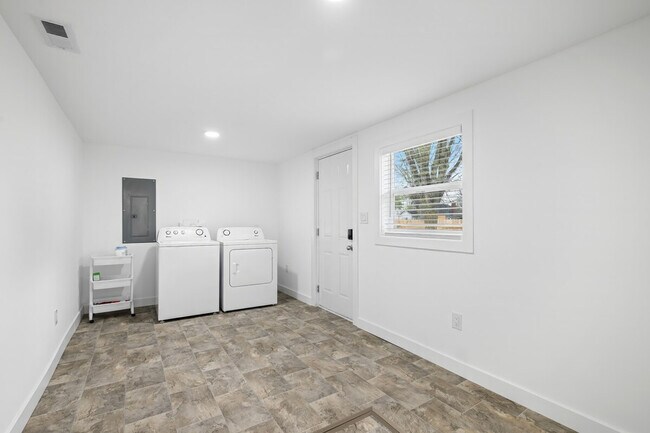 Building Photo - 1019 Central Ave