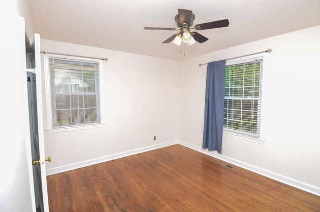 Building Photo - 815 Neartop Dr