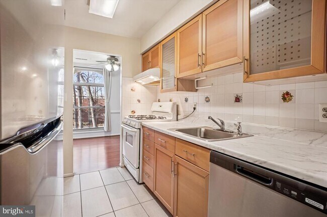 Building Photo - 3356 Woodburn Rd