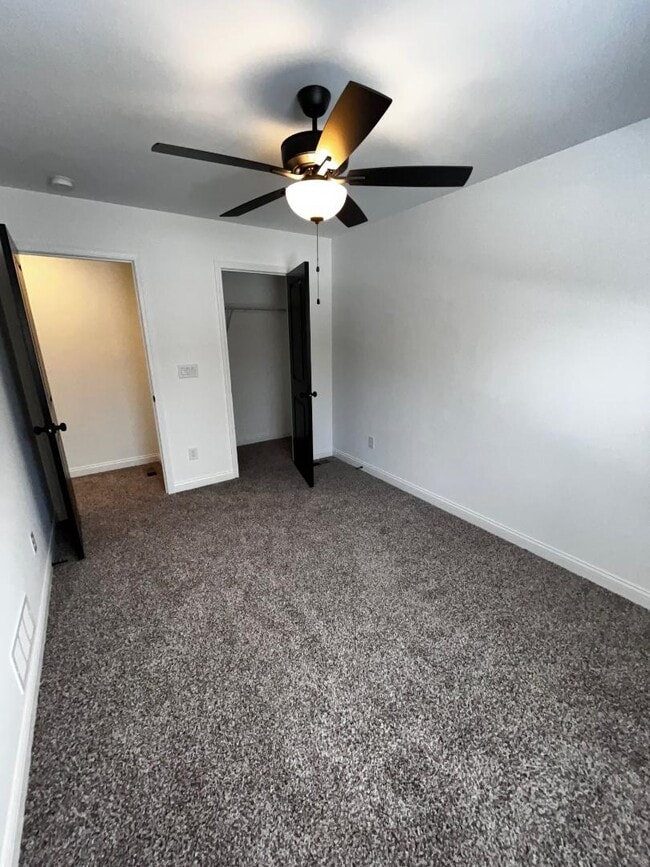 Building Photo - 2065 Aster Dr