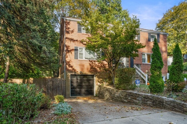 Primary Photo - Furnished Rental in Shadyside