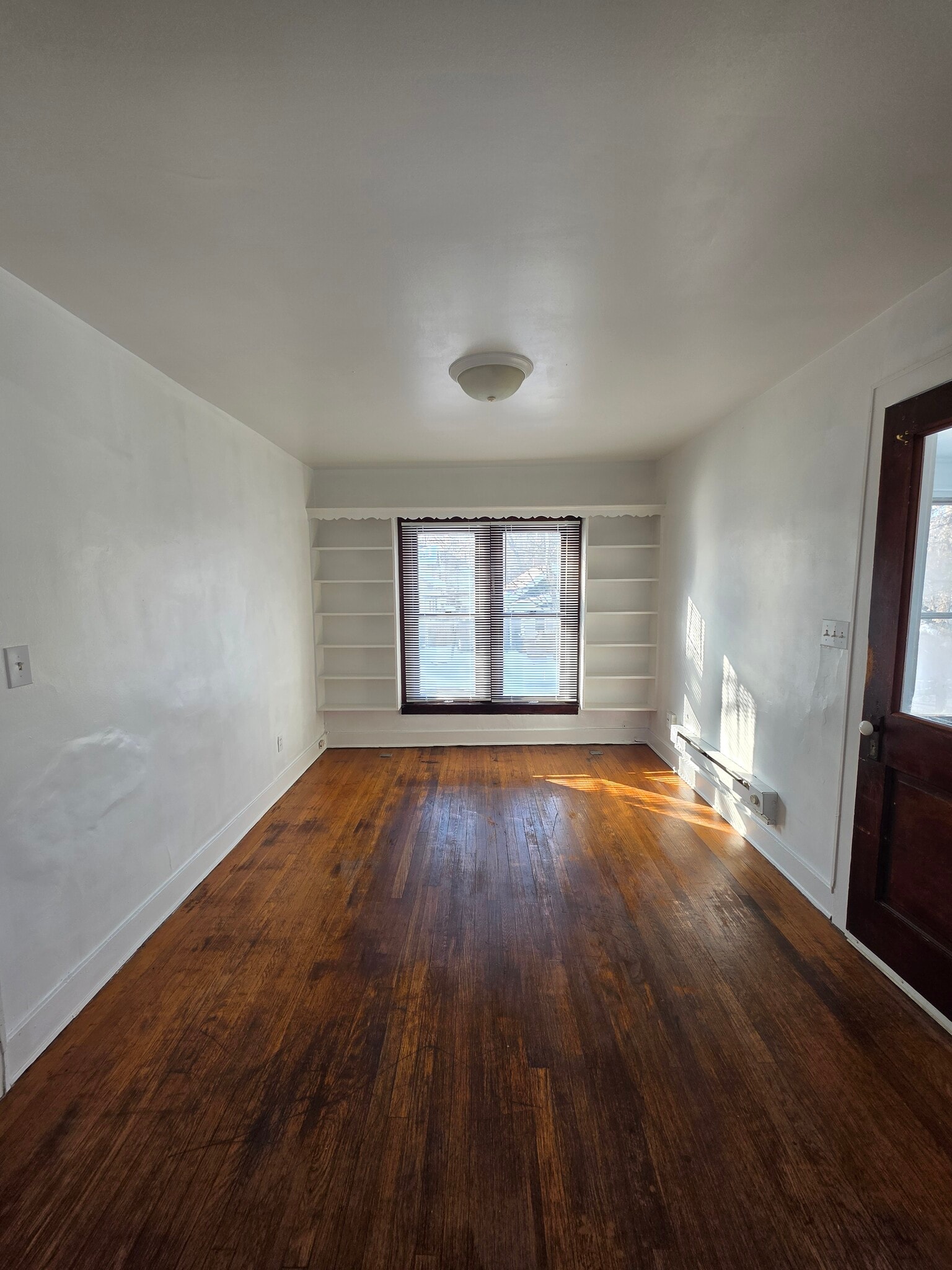 Building Photo - 833 10th St NW