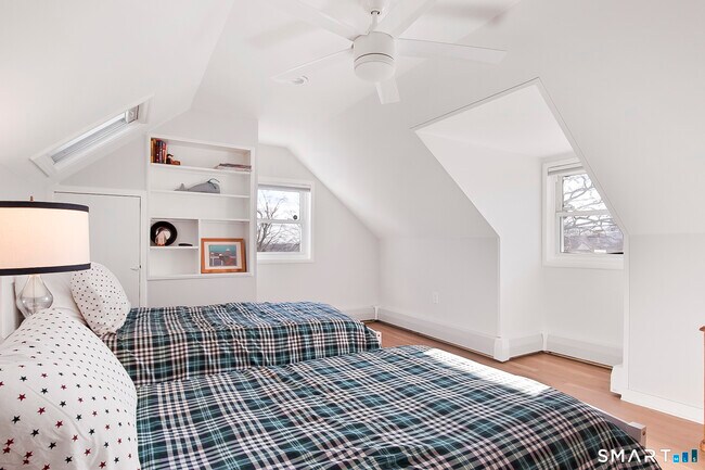 Building Photo - 36 Middlebury St