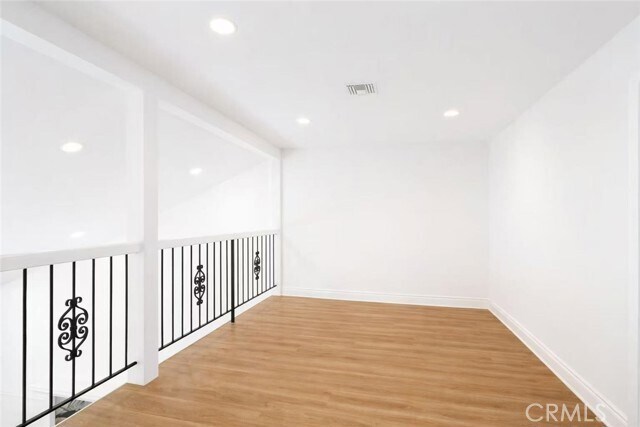 Building Photo - 4 Tory