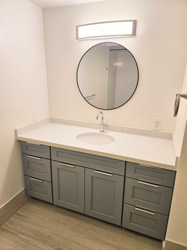 Building Photo - 909 Kapiolani Blvd