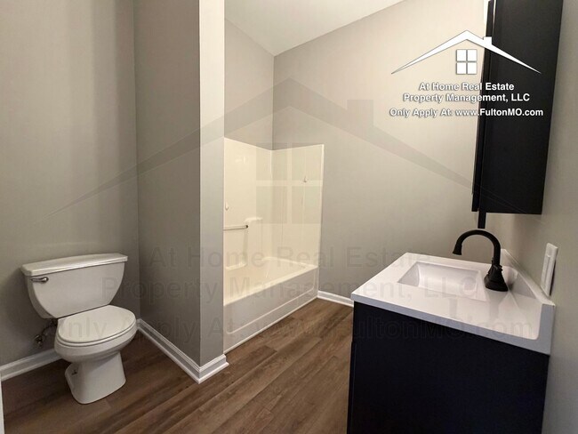 Building Photo - 13 W 5th St