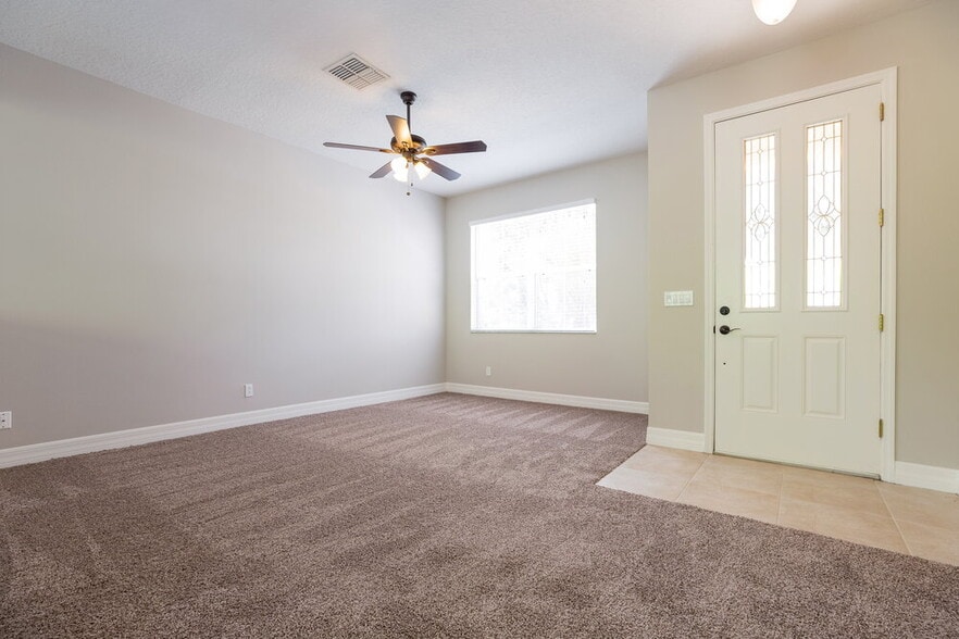 Building Photo - 993 N Jacks Lake Rd