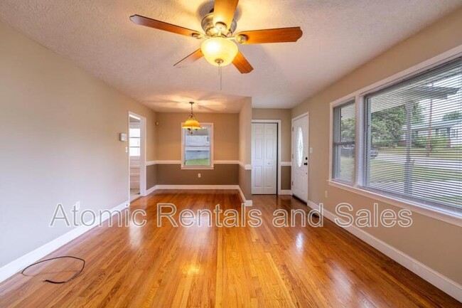 Building Photo - 815 Julianne Dr
