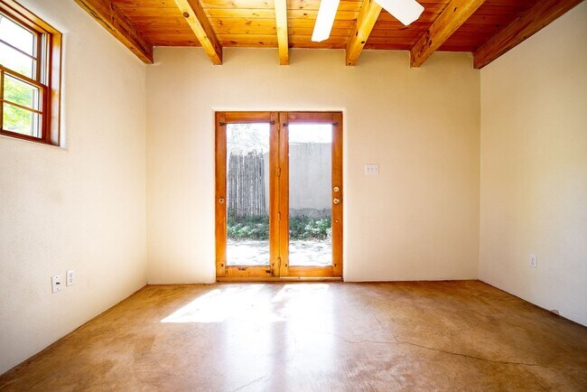 Building Photo - Casados St. - 247