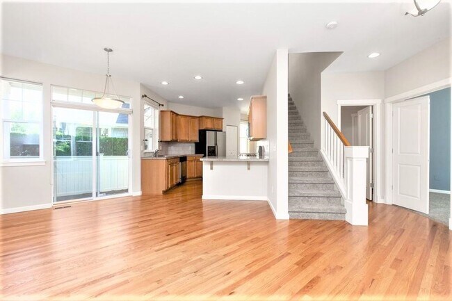 Building Photo - Absolutely Charming 3-Bed 2.5-Bath Home with One Car Garage!