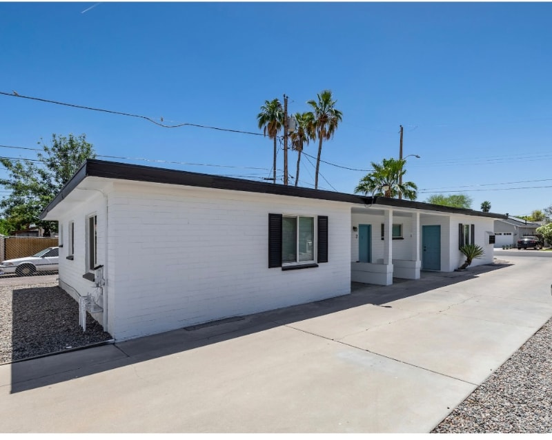 Building Photo - 920 E Montebello Ave