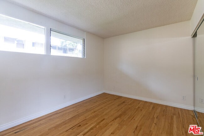 Building Photo - 11133 ROSE Ave