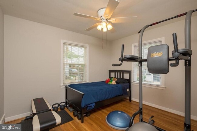 Building Photo - 5106 25th Pl N