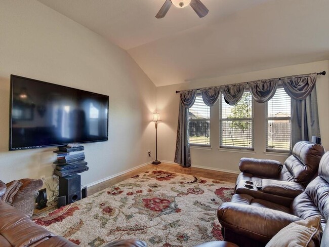 Building Photo - 1096 Twin Estates Dr