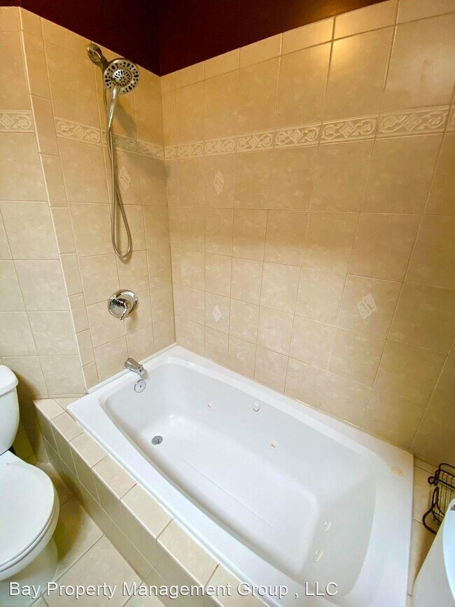 Building Photo - 2 br, 1.5 bath House - 305 S Lehigh St