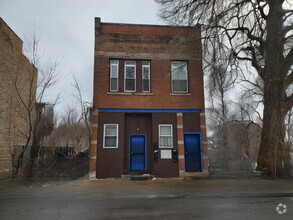 Building Photo - 1041 W 61st St