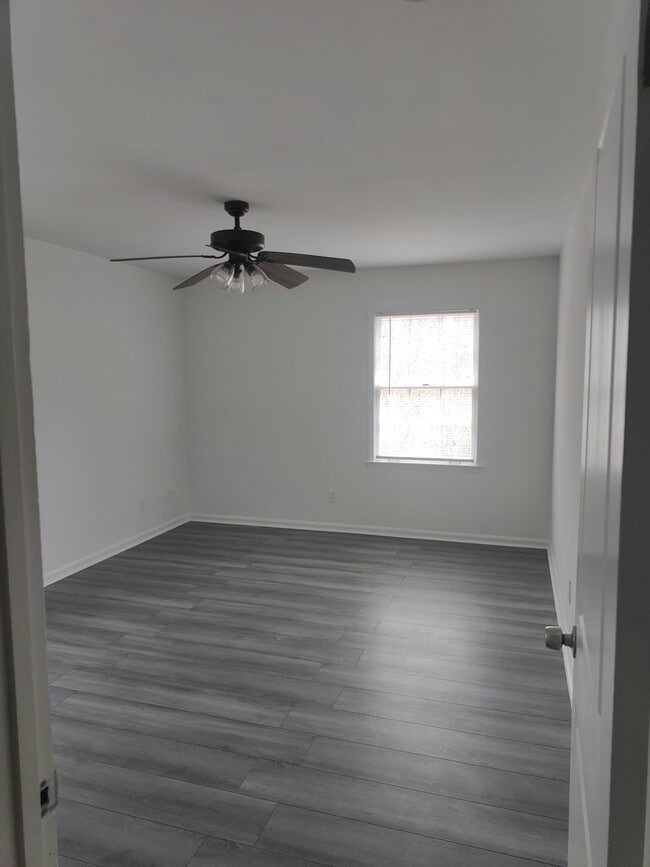 Building Photo - 275 Devilla Trce