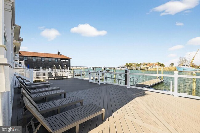 Building Photo - 739 N Massachusetts Ave