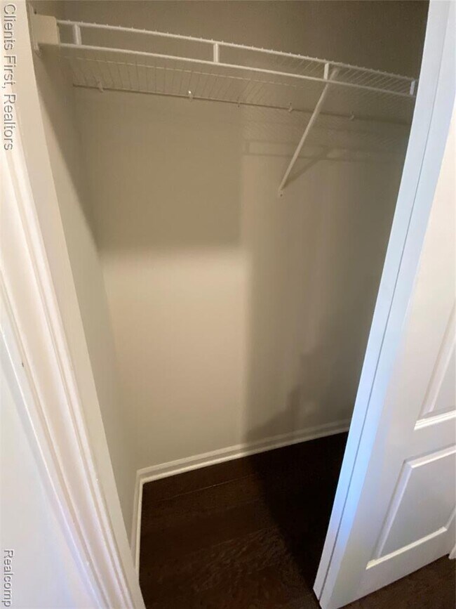 Building Photo - 22490 Woodbridge Ln