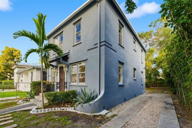 Building Photo - 559 NE 68th St