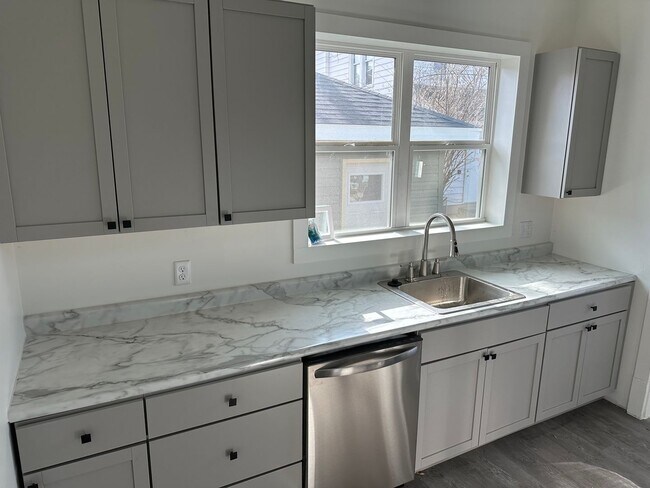 Building Photo - New Glory