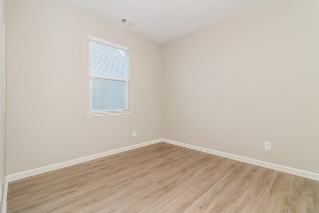 Building Photo - 311 Upper Pheasant Ct