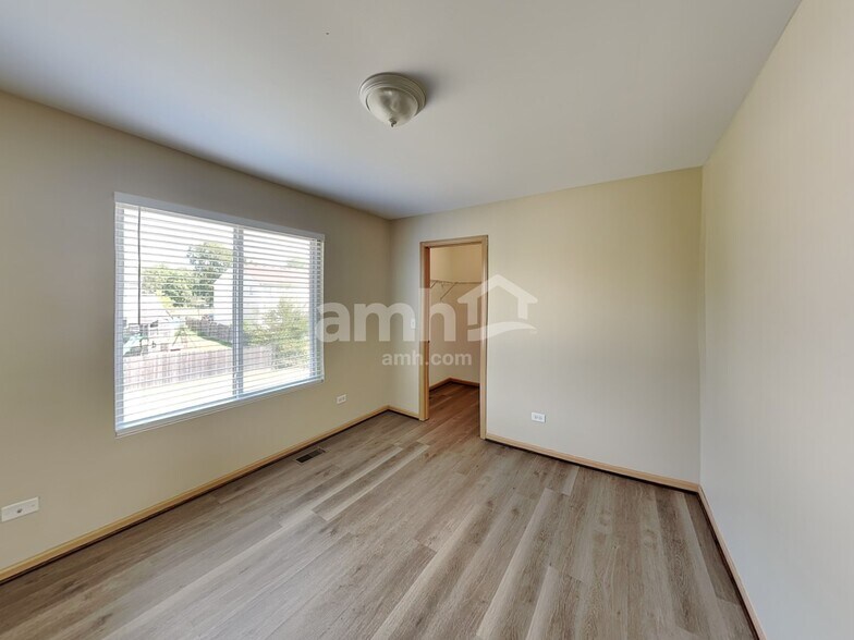 Building Photo - 25222 Declaration Dr