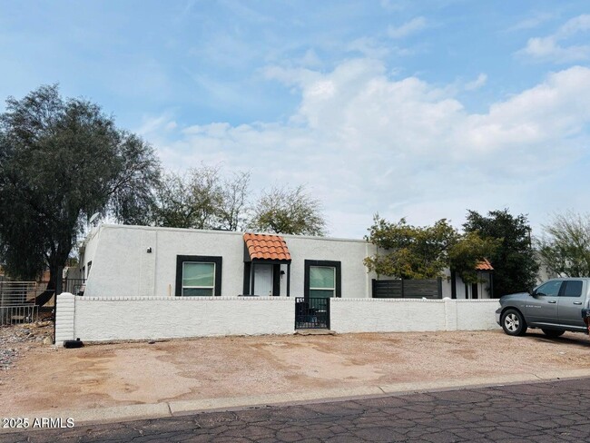 Building Photo - 2580 S Yavapai Rd