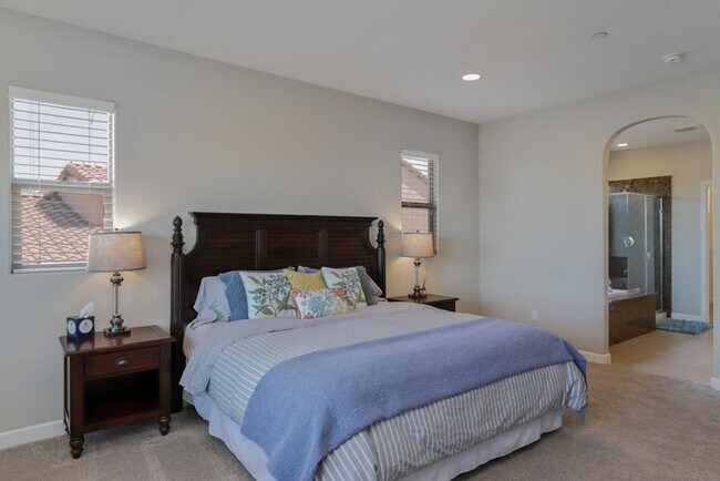 Building Photo - 3 bedroom home plus private one bedroom Ca...