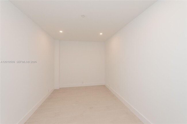 Building Photo - 151 Crandon Blvd