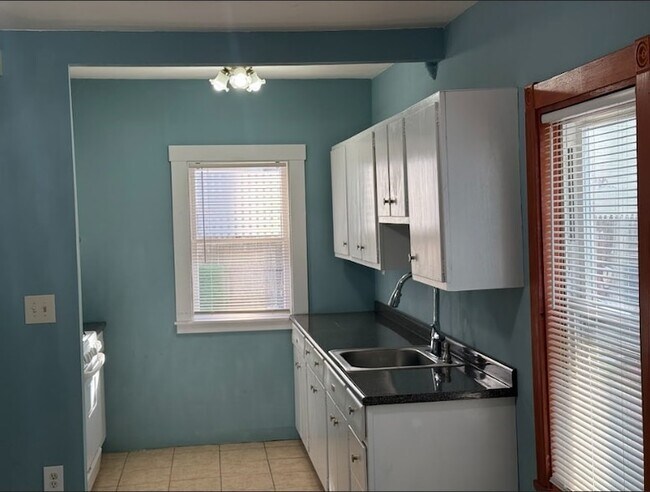 Building Photo - 15 Acorn St