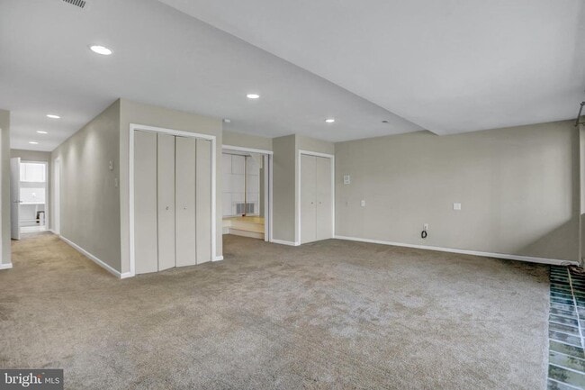 Building Photo - 2 Coldwater Ct