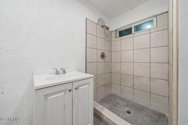 Building Photo - 5833 Ybarra Ct