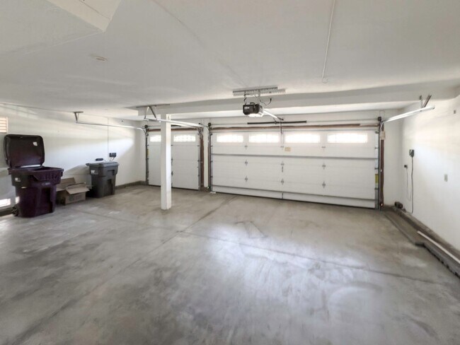 Building Photo - 4 BEDROOM / 3 CAR GARAGE MURRIETA HOME FOR...