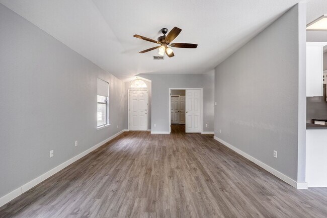 Building Photo - Beautiful & Convenient 3 Bedroom, 2 Bath Home in North Austin