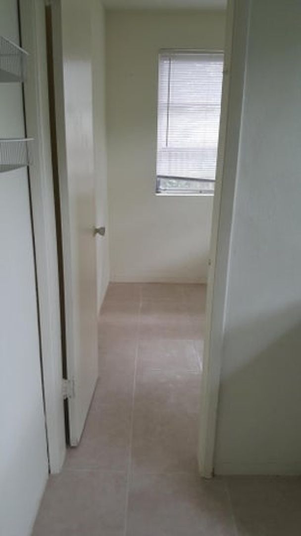 Building Photo - 1132 SW 3rd St