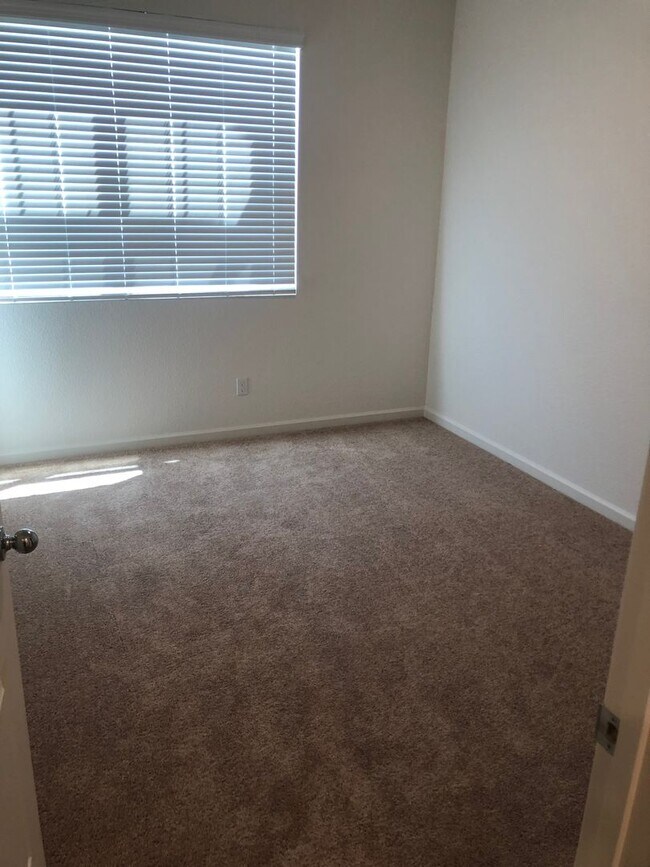 Building Photo - BEAUTIFUL FOLSOM HOME IN GATED COMMUNITY!!